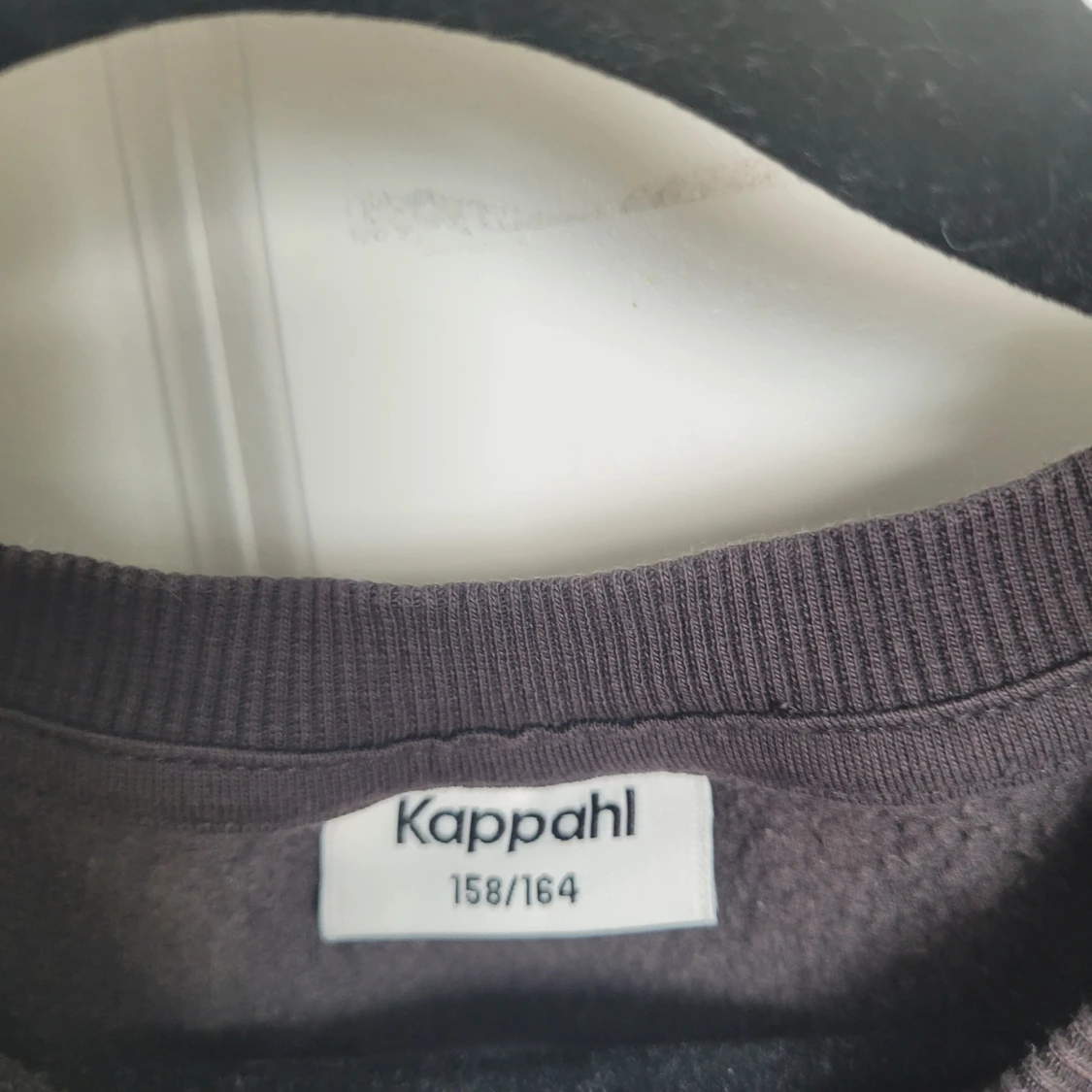 Mörkgrå tröja - 2