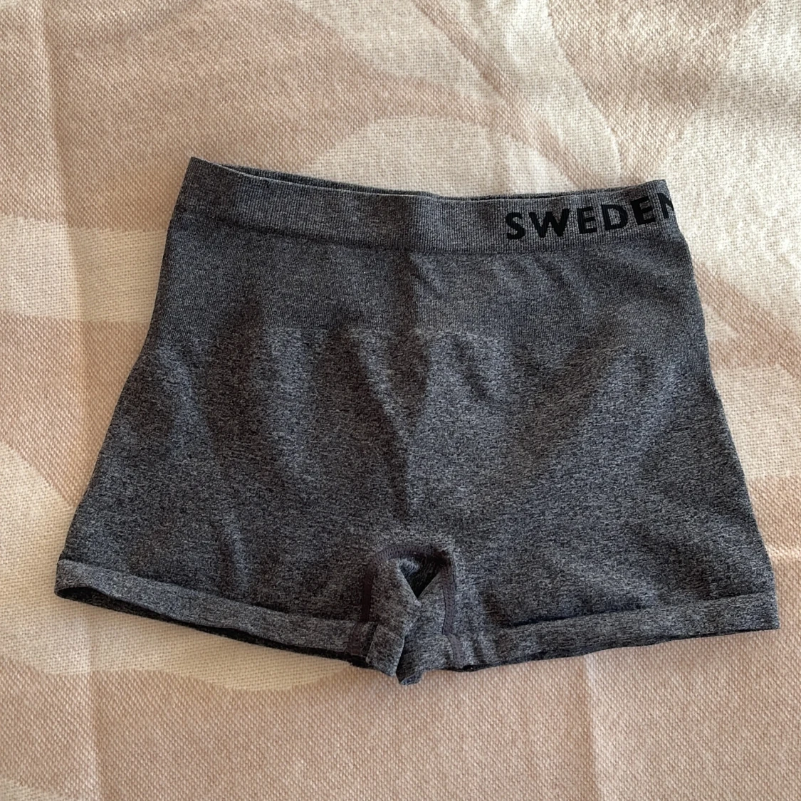 Grå träningsshorts SWEDEN COUNT