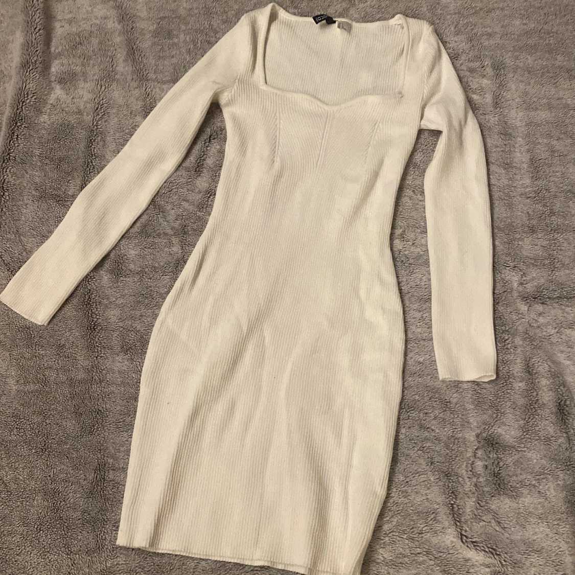 Vit ribbad långärmad klänning H&M - 3