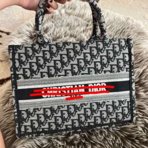 Svart väska  - Skriv för mer bilder 