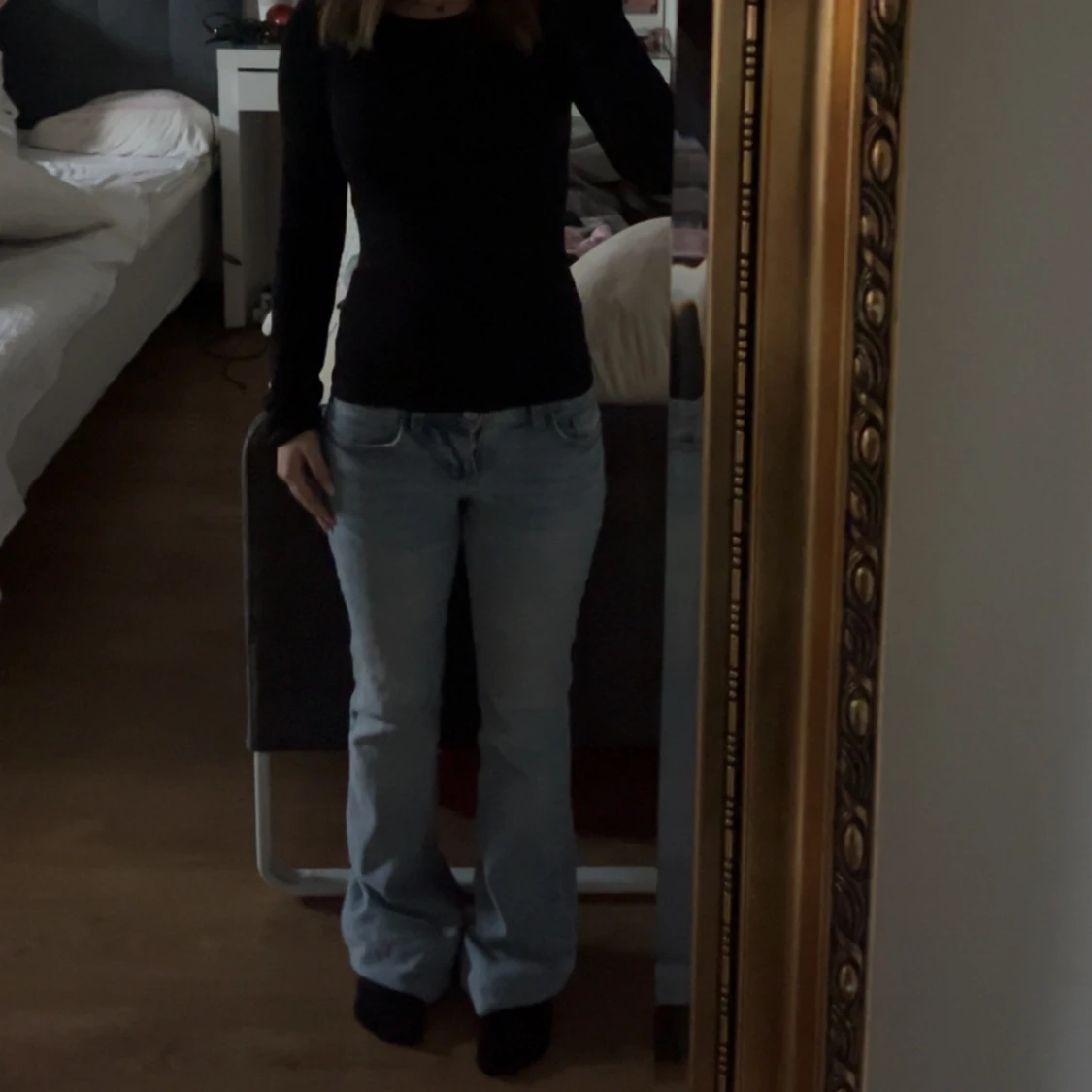 Lågmidjade lågblåa jeans  - 1