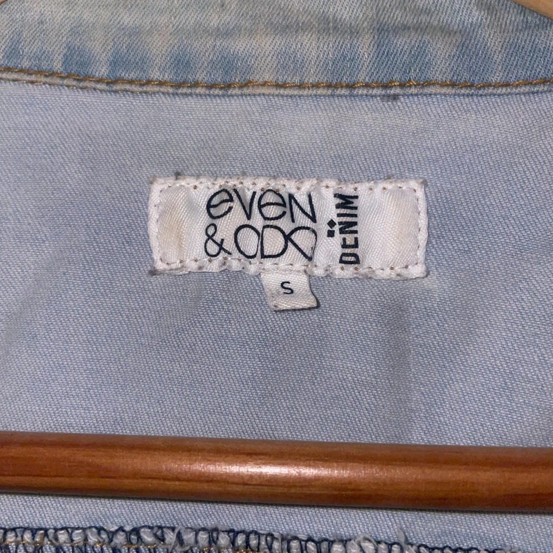 Ljusblå jeansjacka från Even&Odd - 1