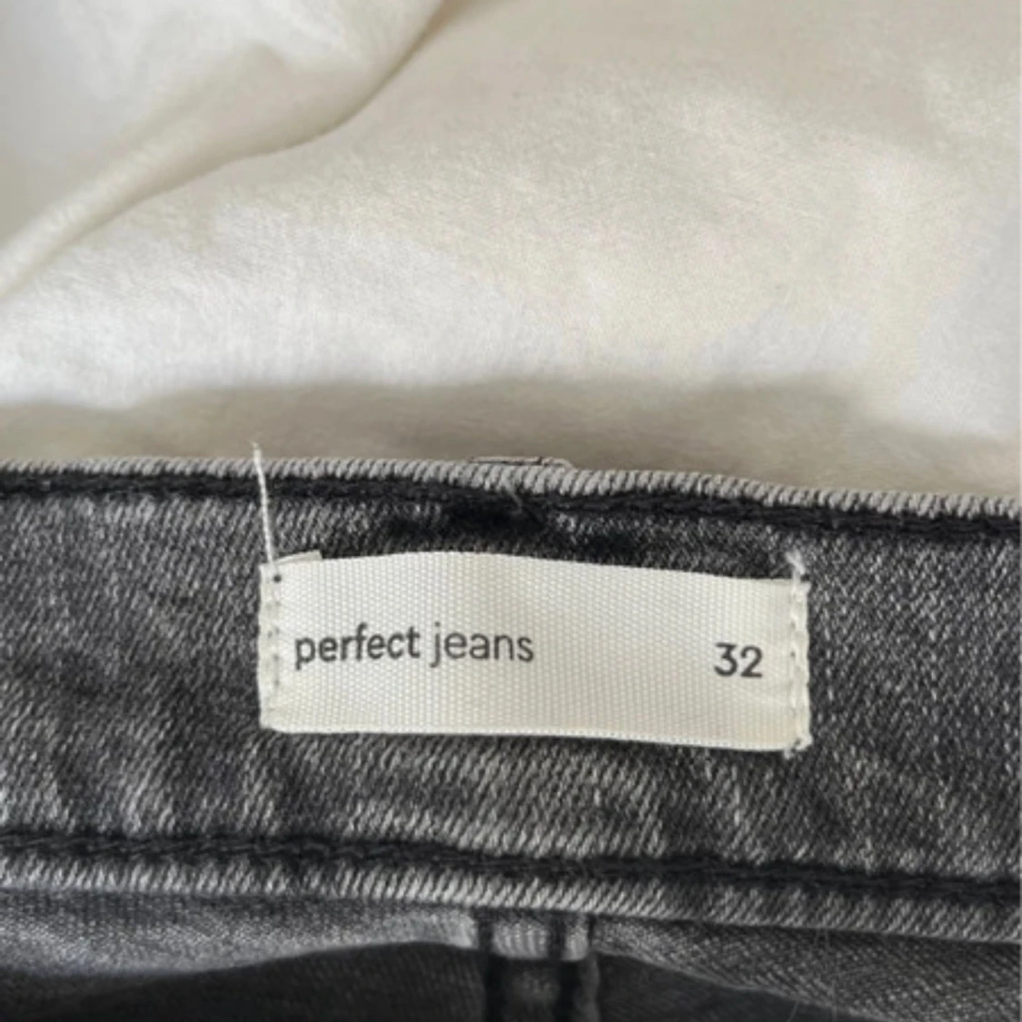 Grå bootcut jeans från Perfect Jeans - 1