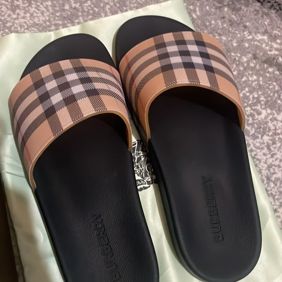 Burberry sandaler med rutig mönster - 1