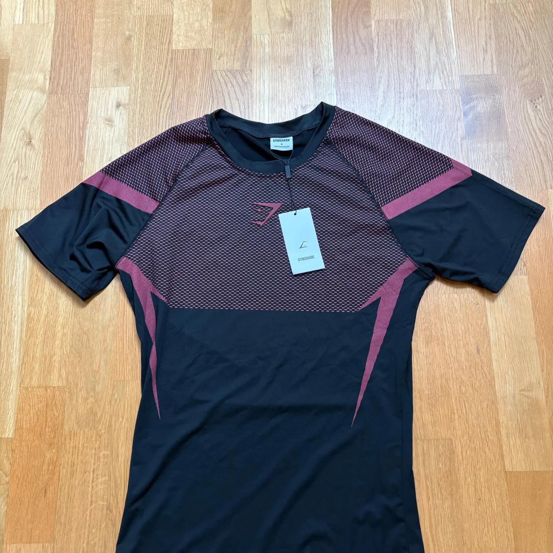 Svart och röd Gymshark t-shirt