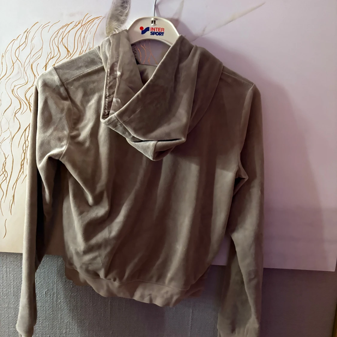 Beige velourhoodie från Lindex - 1