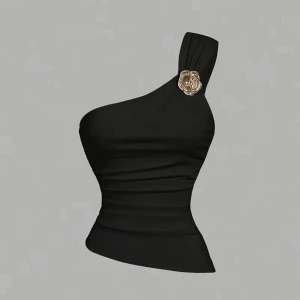 Svart one shoulder topp med guldrosett - Snygg svart one shoulder topp med en elegant guldfärgad blomdetalj på axelbandet. Toppen är tight och figurnära med stilren design, perfekt för att sticka ut. Materialet är stretchigt och bekvämt. Helt ny