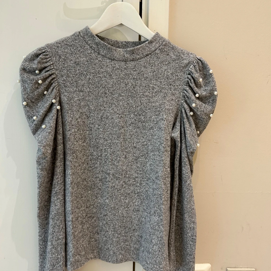 Zara Grå stickad tröja med pärlor