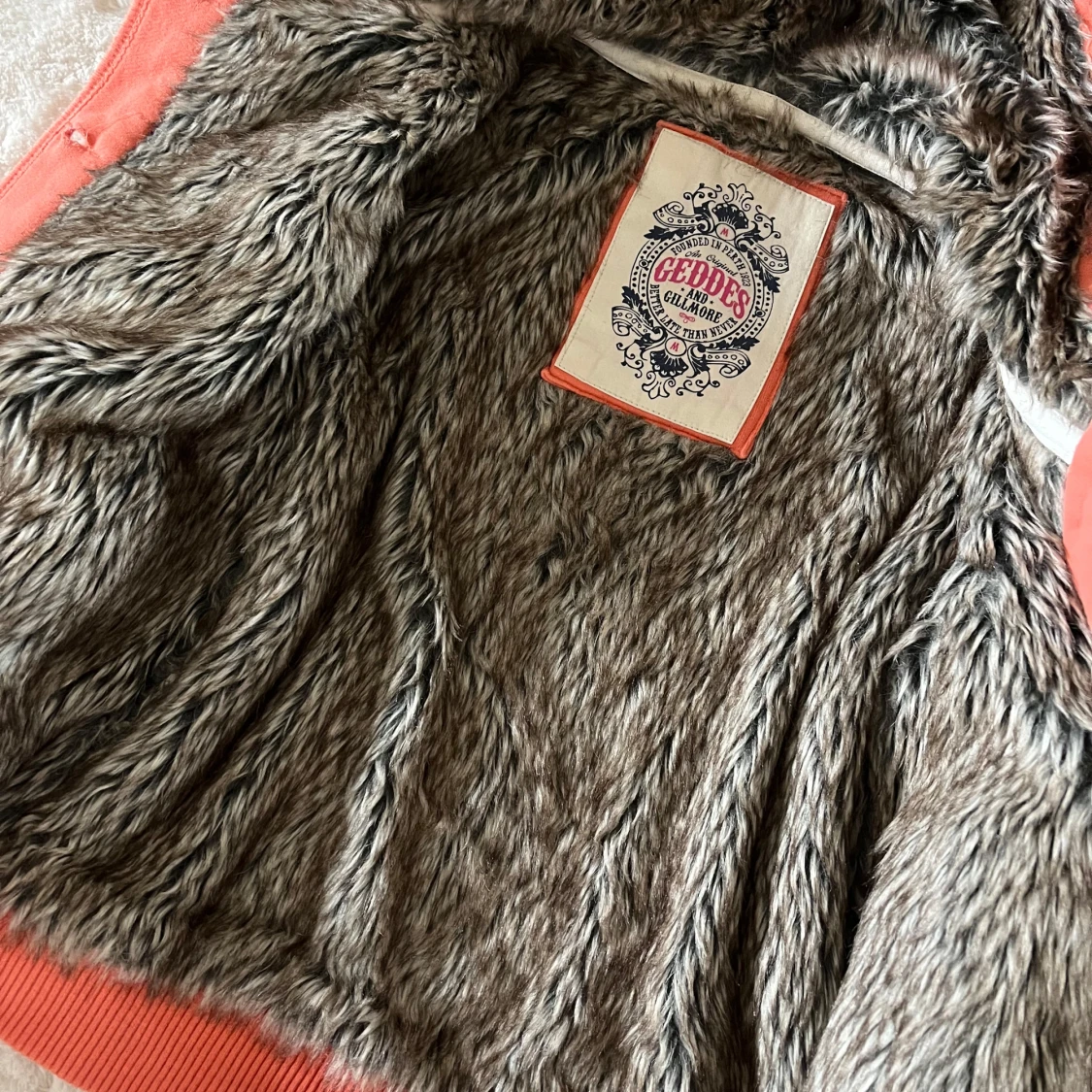 Korallfärgad teddyjacka från Geddes - 3