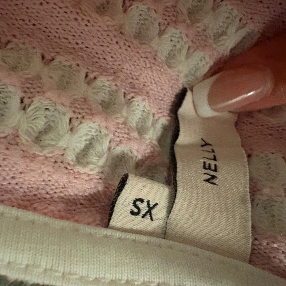 Rosa randig offshoulder topp från Nelly - 1