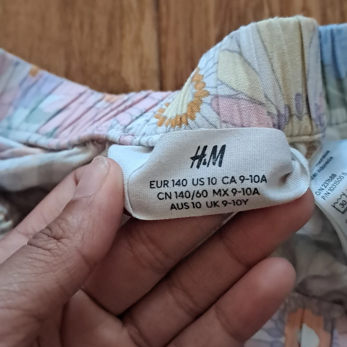 Blommiga byxor från H&M, strl 140 - 1