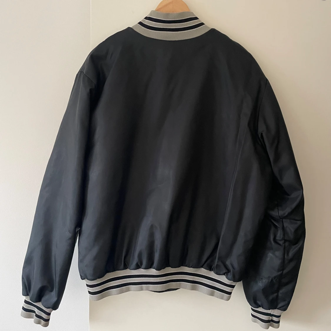 Svart bomberjacka från Rennoc, L - 1