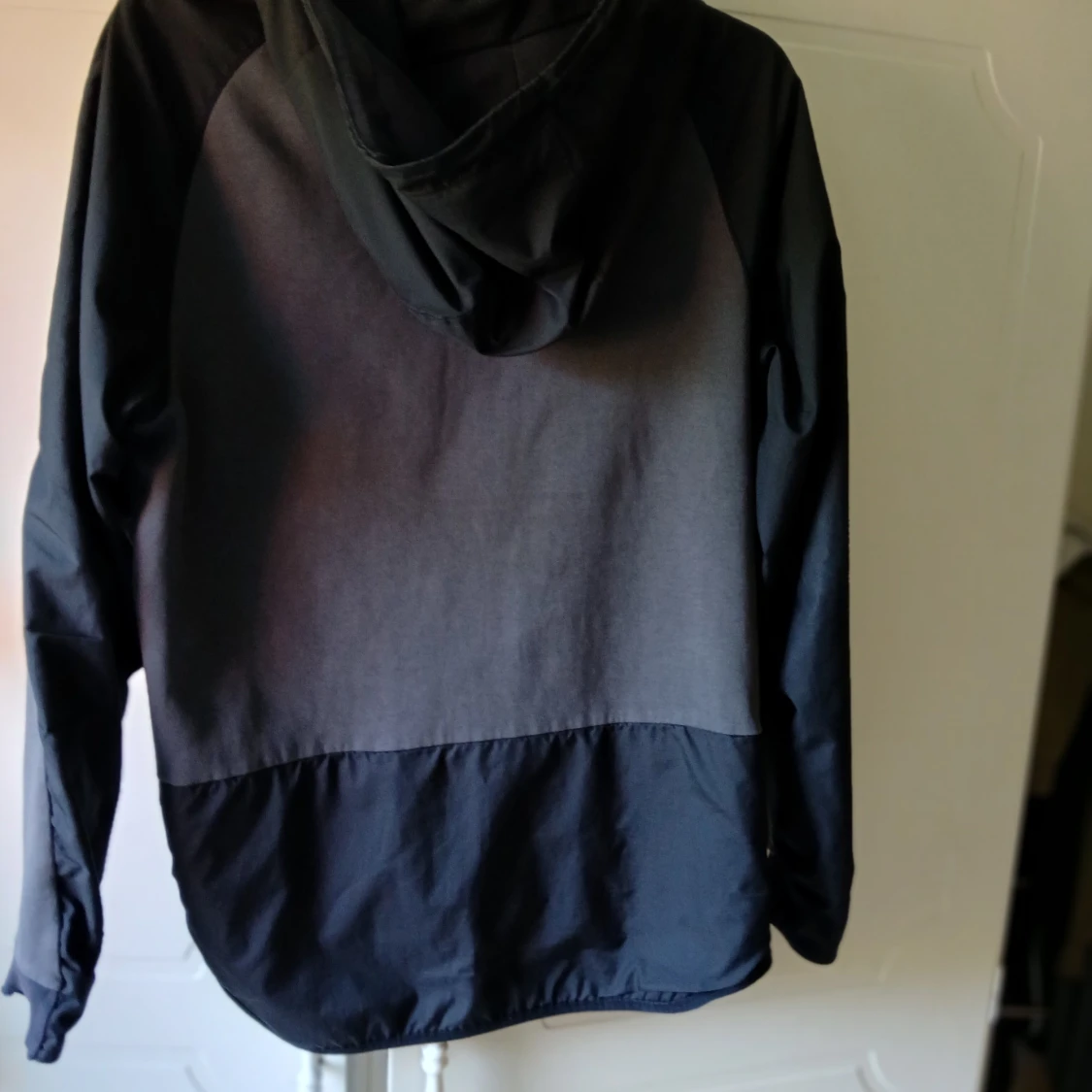 Nike svart och grå vindjacka med huva - 1