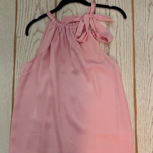 rosa topp - jättejättefin rosa topp i jätteskönt material.