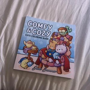 Comfy & Cozy Cute Coloring Book - Oanvänd målarbok med illustrationer av djur som kopplar av, fikar och campar. Perfekt för dig som älskar kreativa stunder och vill ha en avslappnande aktivitet.
