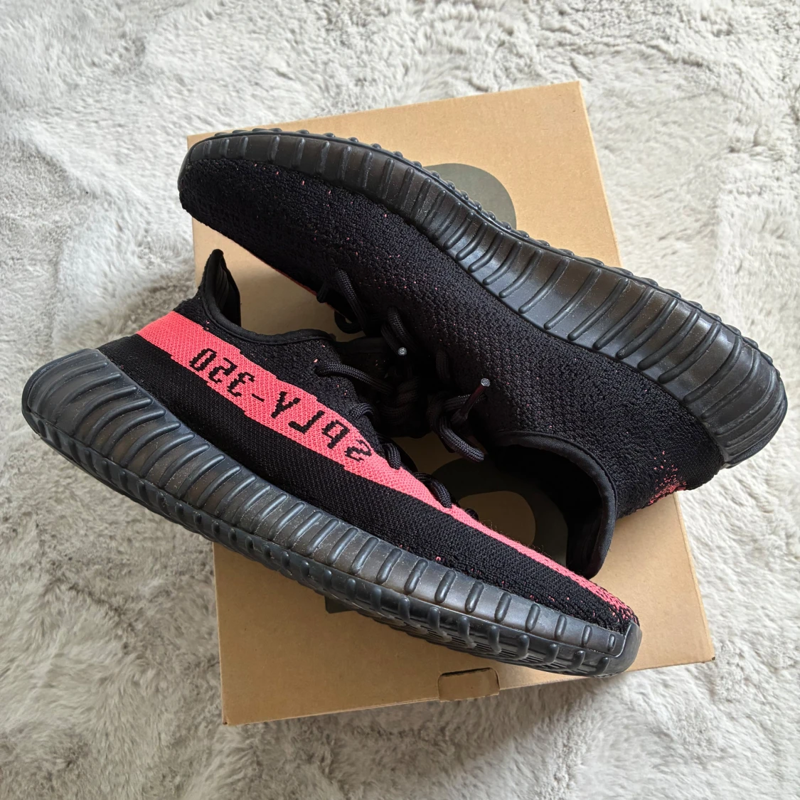 Adidas Yeezy 350 V2 Black/Red/Red stripe - 1