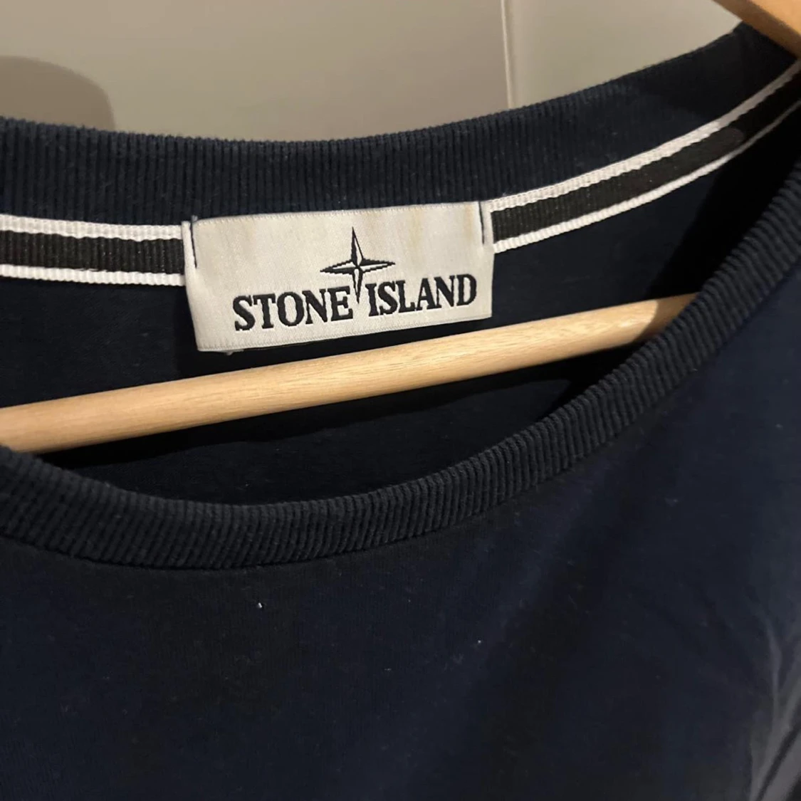 Mörkblå Stone Island t-shirt med tryck - 2