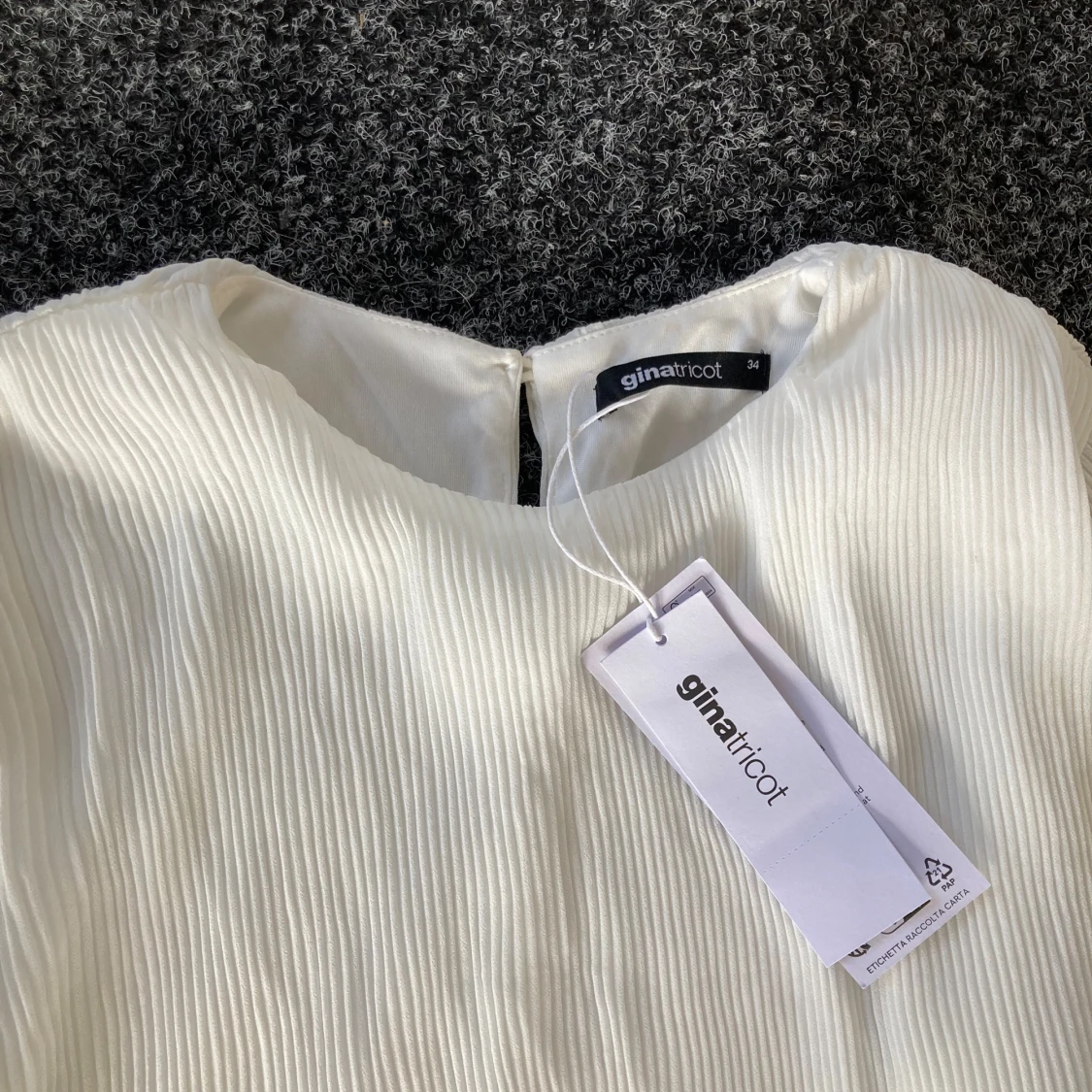 Vit miniklänning med vida ärmar - 3