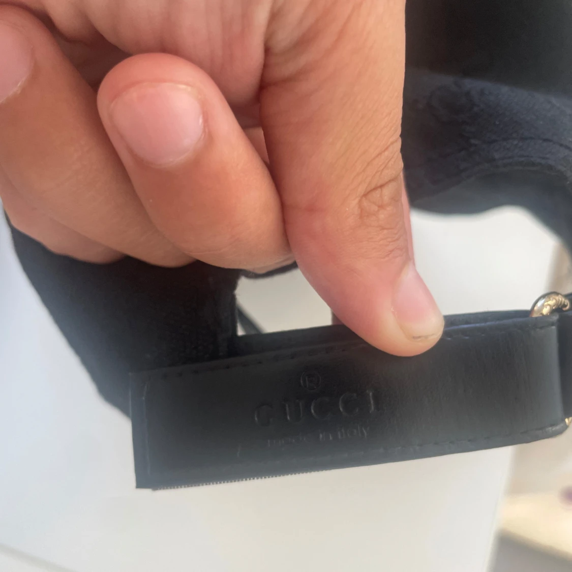 Svart keps med ett coolt mönster - 3