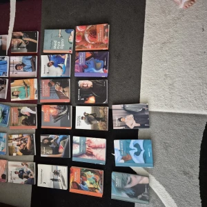 Omvårdnad 1 - Perfekt för dig som pluggar vård och omsorg! Den här boken ger dig grunderna i omvårdnad, med tydliga bilder och exempel från verkligheten. Passar både för gymnasiet och vuxenutbildning. Inspirerande och lätt att förstå. Olika priser mellan 200kr - 350kr. Hör av dig om vilka böcker ni behöver köpa 