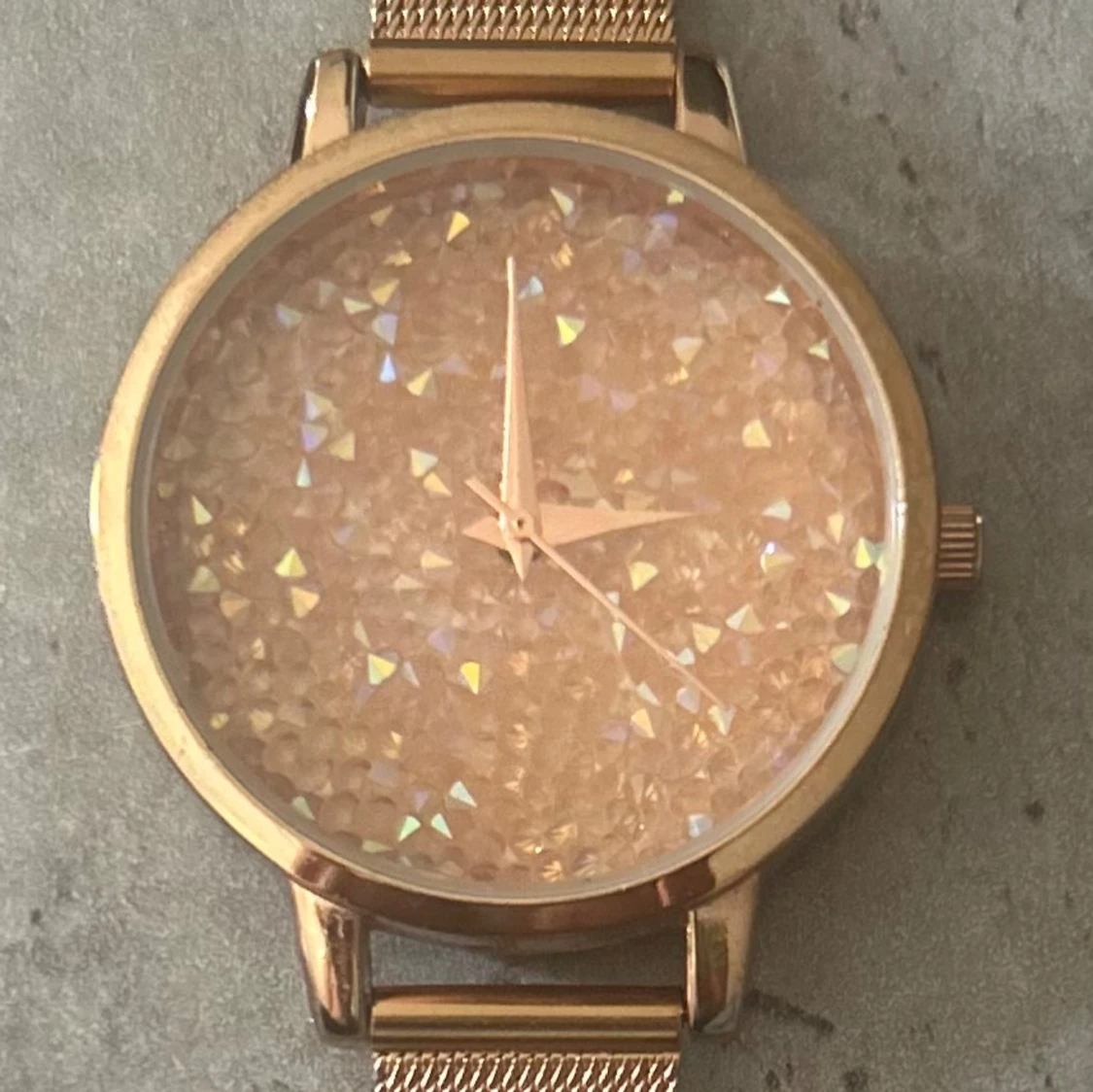 Glittrig rose klocka med mesharmband - 1