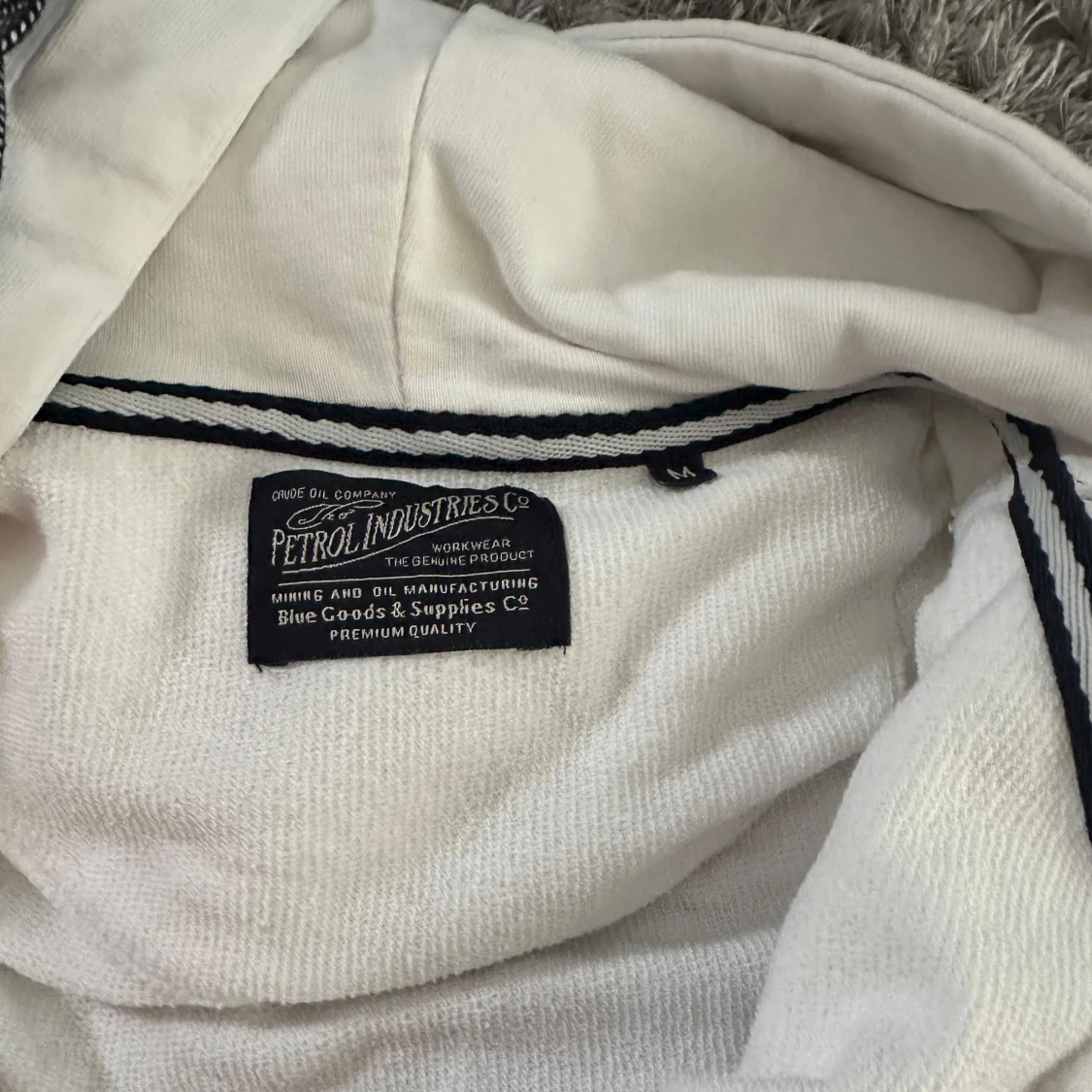 Vit hoodie från Petrol Industries - 1