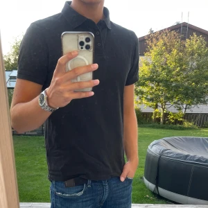 Lager 157 Piké - | Säljer en fräsch Piké från Lager 157 | Simpelt plagg som får dig och se stiligare ut | Storlek M kan även passa L | Skick 9/10 | Pris 109 | 