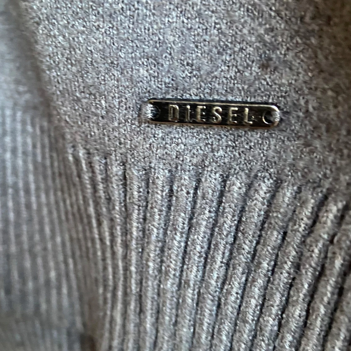 Grå hoodie med glittriga snören från Diesel - 4