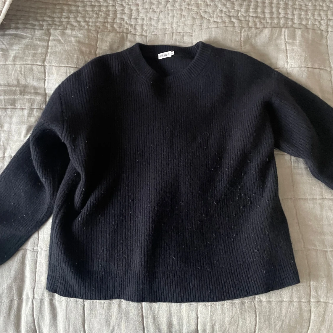 Svart stickad tröja från Filippa K - 2