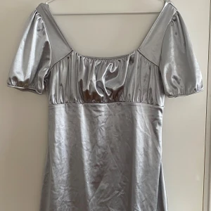 Klänning - Tveka inte med att fråga :)