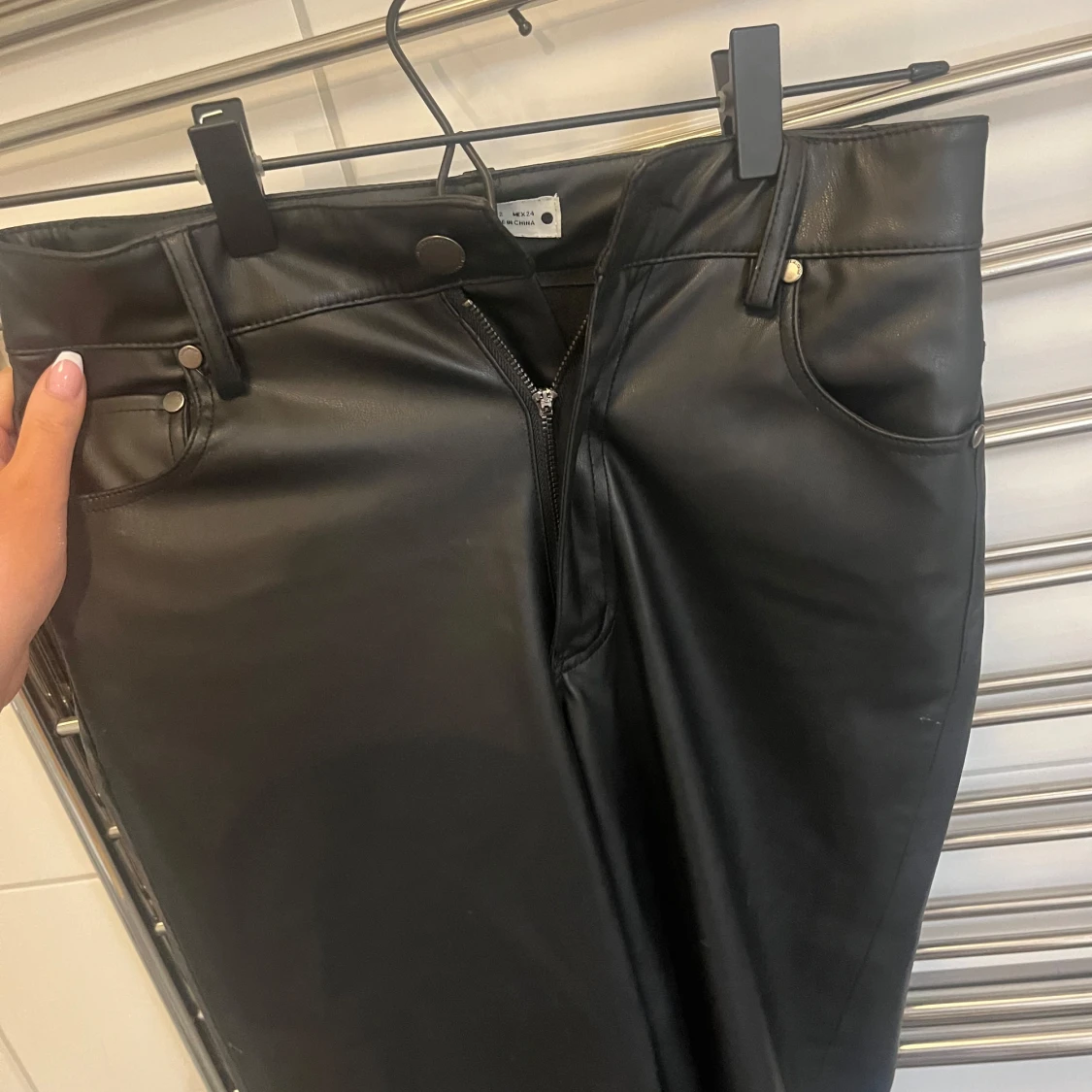 Svarta skinnbyxor från Zara - 2