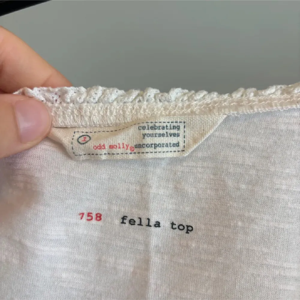Super gullig topp från oss Molly, endast använd en gång! Alltså i super bra skick💗Säljer då jag inte använt den på länge. Strl 1 vilket motsvarar typ XS/S🌸. Yläosat.
