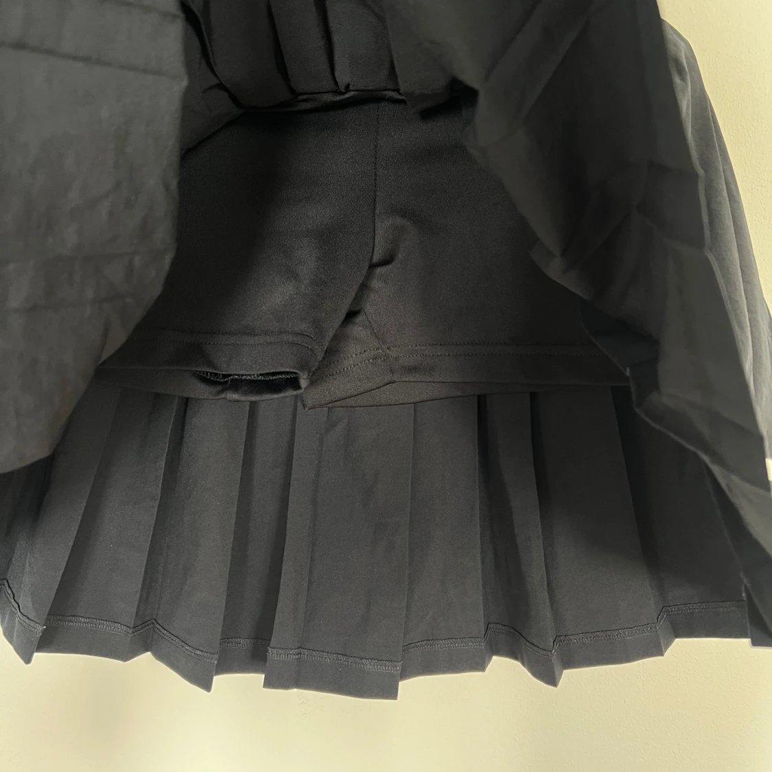 Svart plisserad tenniskjol från Adidas - 2