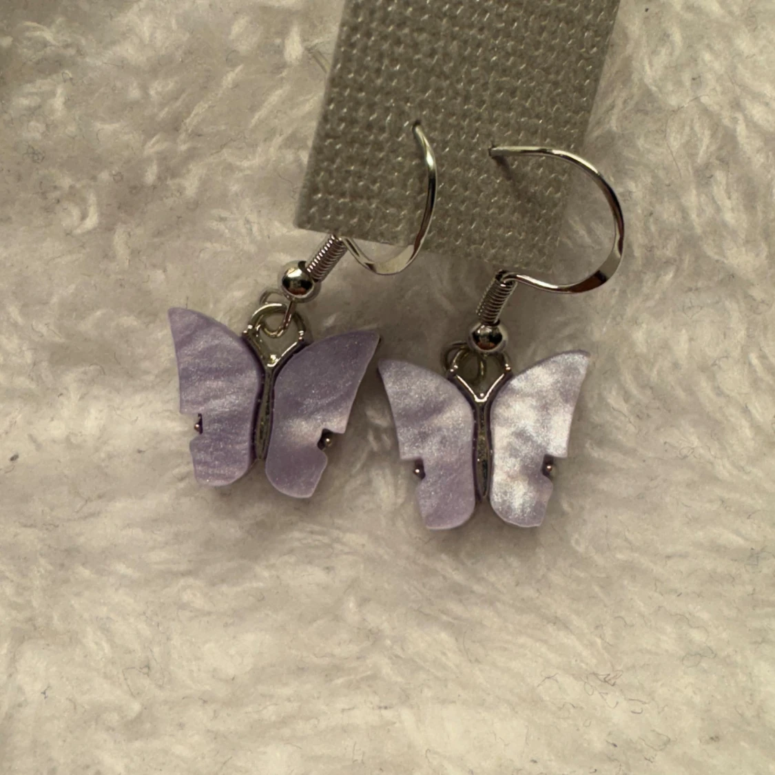 Lila fjärilsörhängen