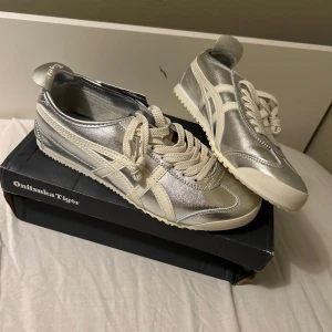 Onitsuka Mexico 66 Silver 43,5 EU - brand new shoes!! with box. if you want the box! unisex Size 43,5, but fits like 42-43 EU. Will fit you if you have size 42-43,5 EU. Any questions feel free to ask me!! Thanks! 😎