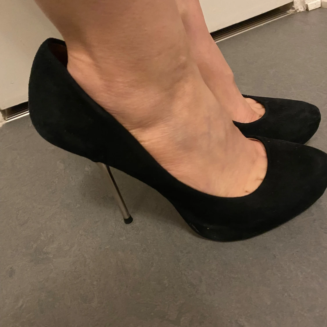 Svarta pumps med smal klack från Zara Woman