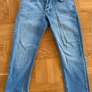 NEUW ’Ray Straight’ - Neuw jeans i straight fit modell. Använda max 5 gånger, W34 L32