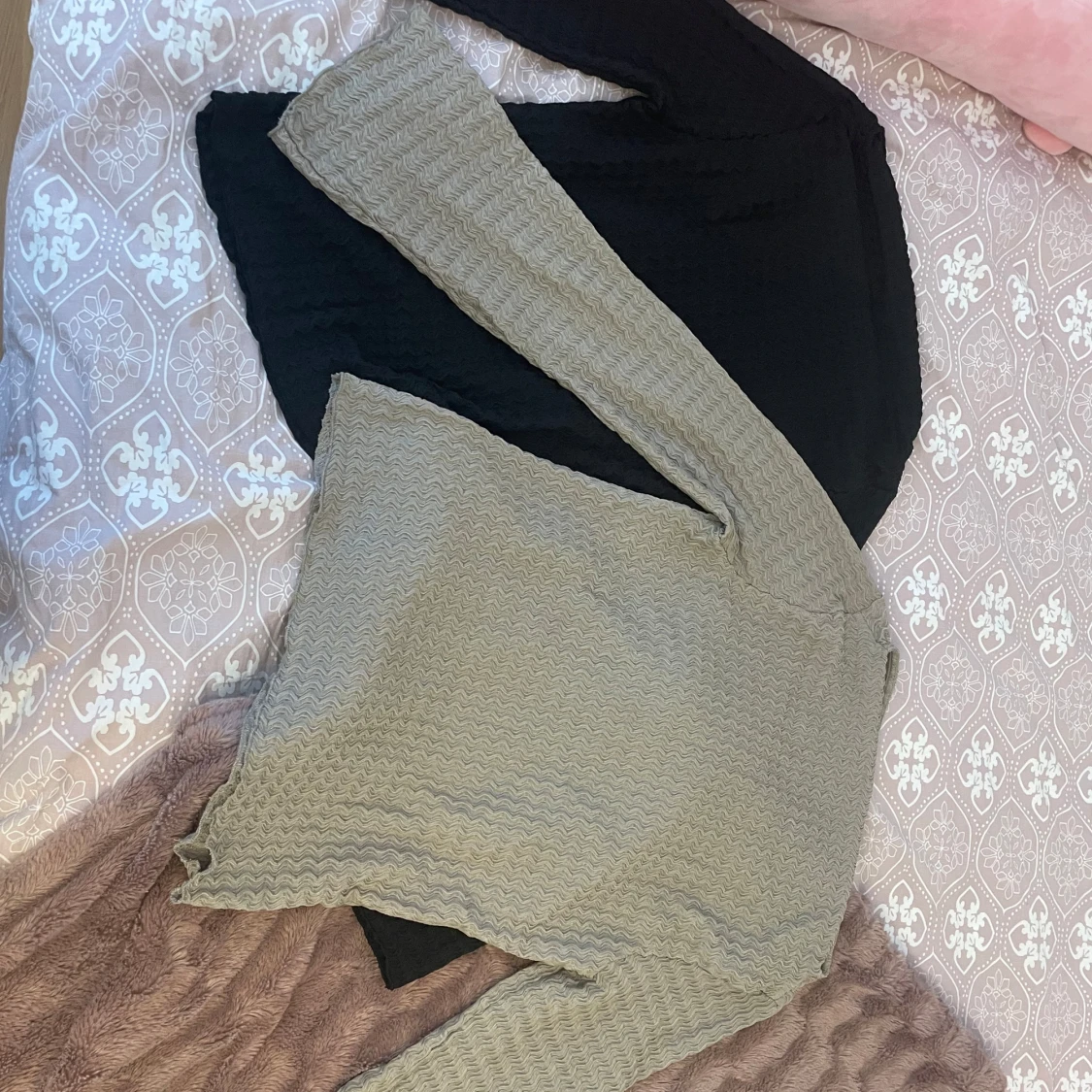 Svart och beige tröja från 157 - 4