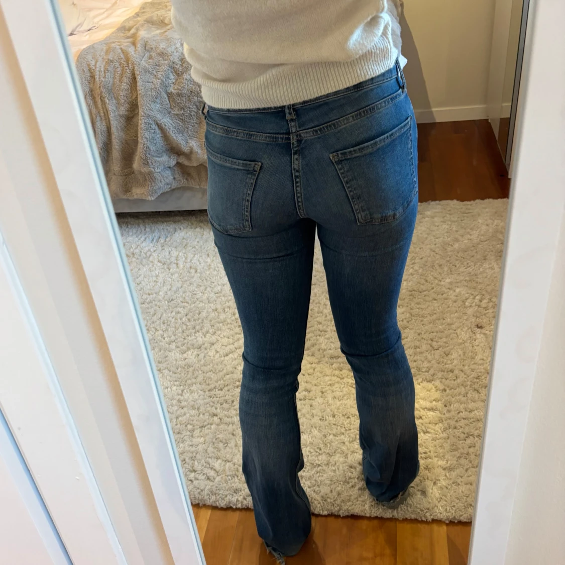 Blå bootcut jeans från Zara - 1