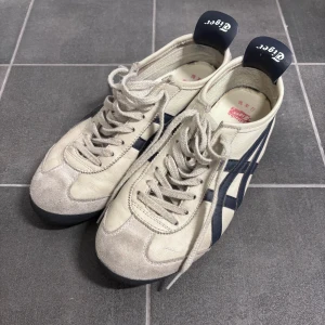 Onitsuka Tiger Mexico 66 - Onitsuka Tiger Mexico 66 skor | Skick 8/10 | Storlek 42,5 | Nypris 2000kr | Frakt via PostNord eller Instabox på kundens bekostnad | Hör av er vid funderingar📧
