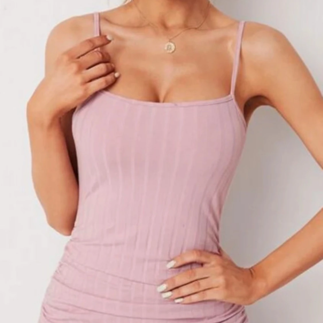 Rosa klänning med snörning