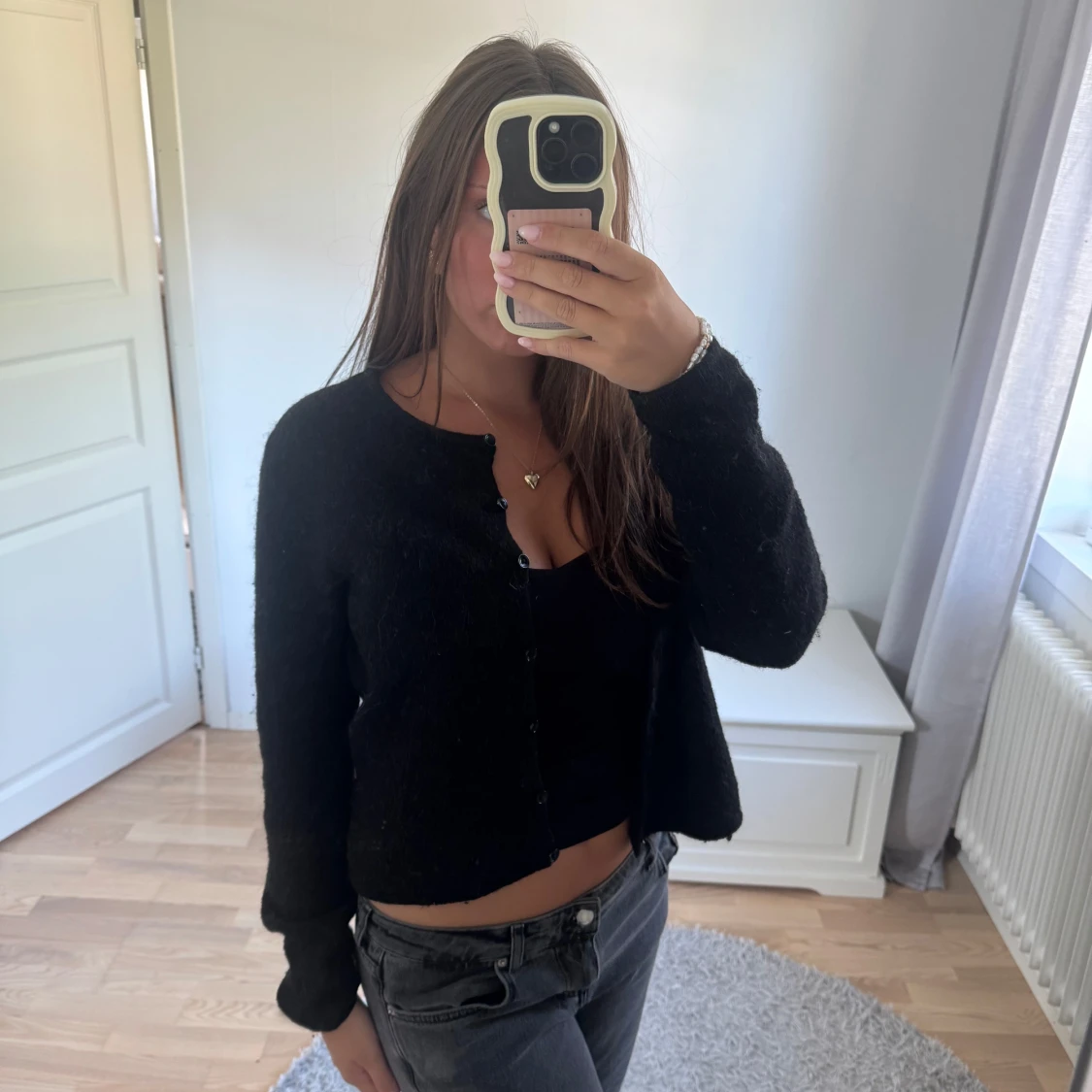 Svart stickad tröja  - 1