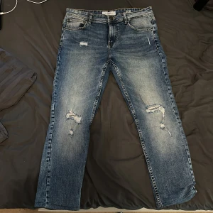 3 OLIKA JEANS LÄS BESKRIVNINGEN - 1 paret märke fsbn strl 31/30. Slim fit. 120kr.  2 paret Jack & Jones slim strl 31/30. 400kr, oanvända. 3 paret w.bxtr 30/30 slim. 100kr. 500kr paketpris för alla. 
