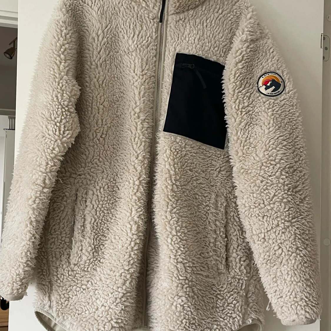 Beige teddyjacka från Everest