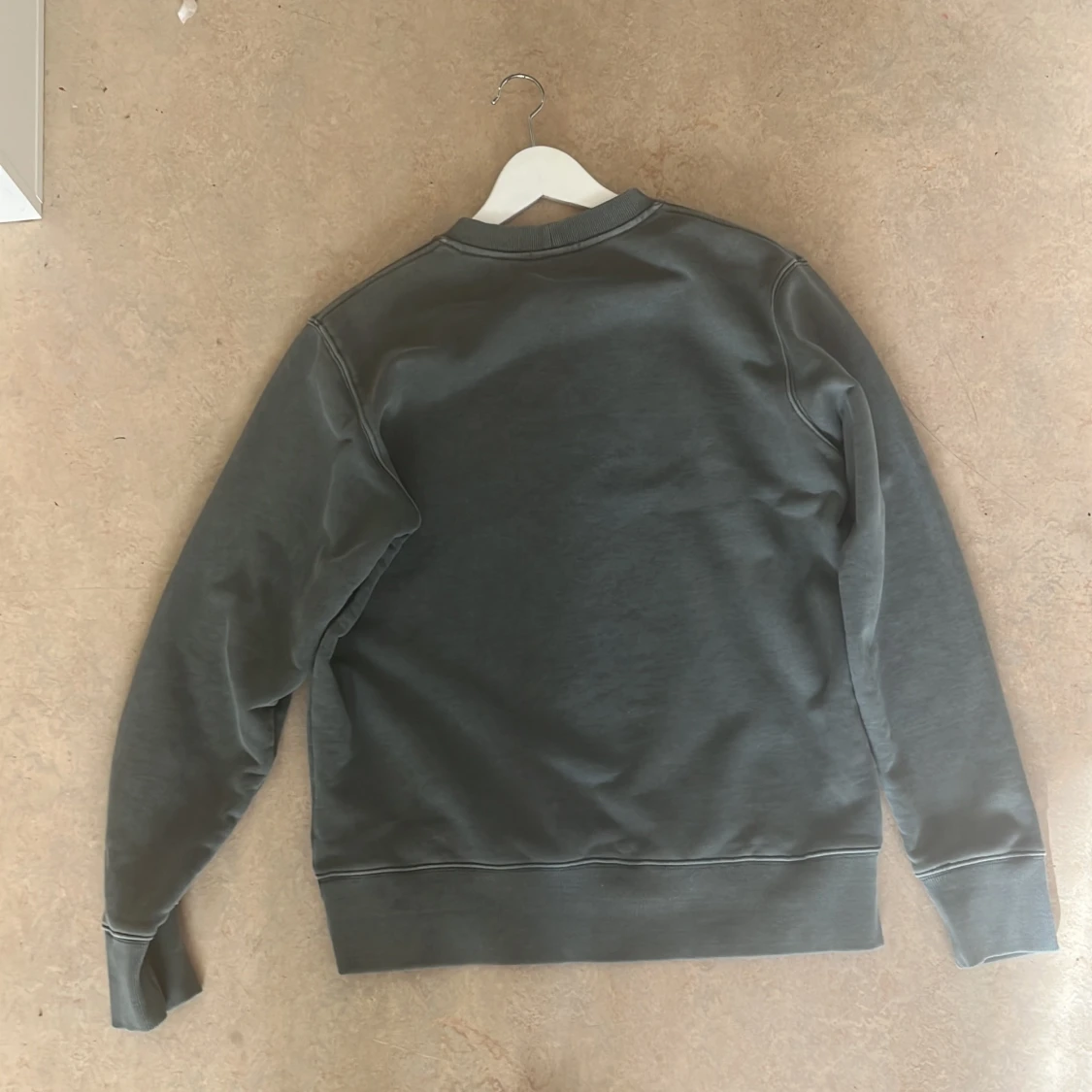 Grå sweatshirt från Neuw - 3
