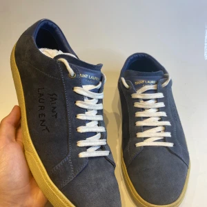 Saint Laurent Skor - | Saint Laurent Skor Blå(sällsynt modell!) Storlek 45 | Skick 9/10 jättefina | Inget Og | Nypris 6000kr+ Mitt pris 3499kr