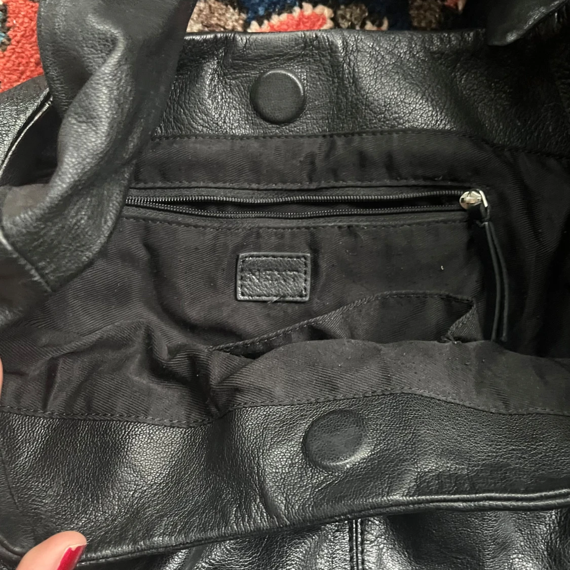 Svart axelväska i skinn - 1