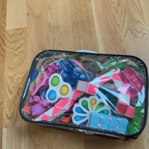  Fidget toys  - Roliga saker att pilla på på nästan aldirig använda 