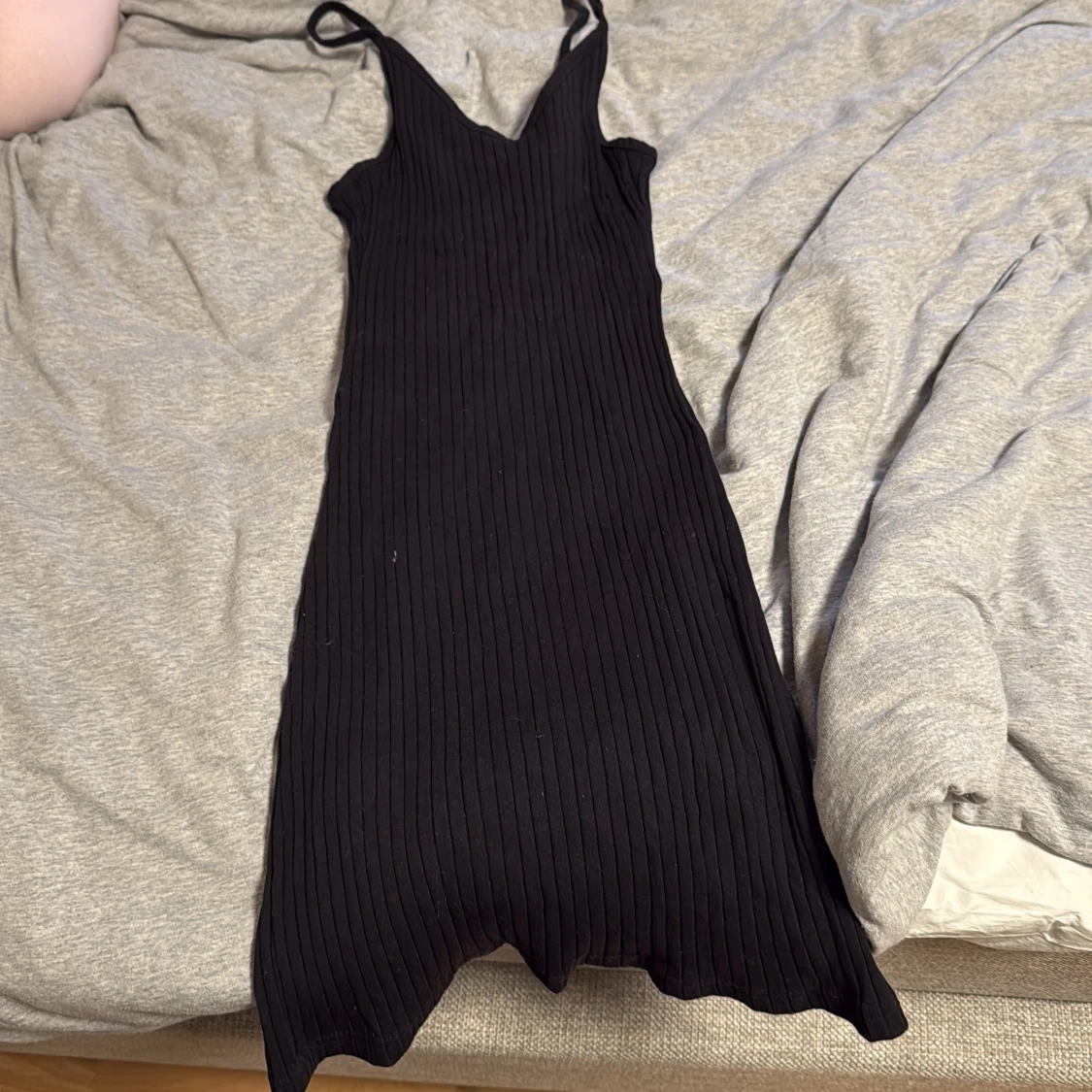 Svart ribbad klänning XS