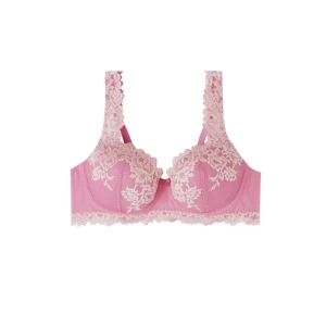 Rosa intimissmi bh - Superfin rosa intimissmi bh med spets och blommiga ditaljer. Bh-n säljs inte längre i denna rosa färg. Jag säljer den pågrund av att den är för liten. Storlek 75b. 